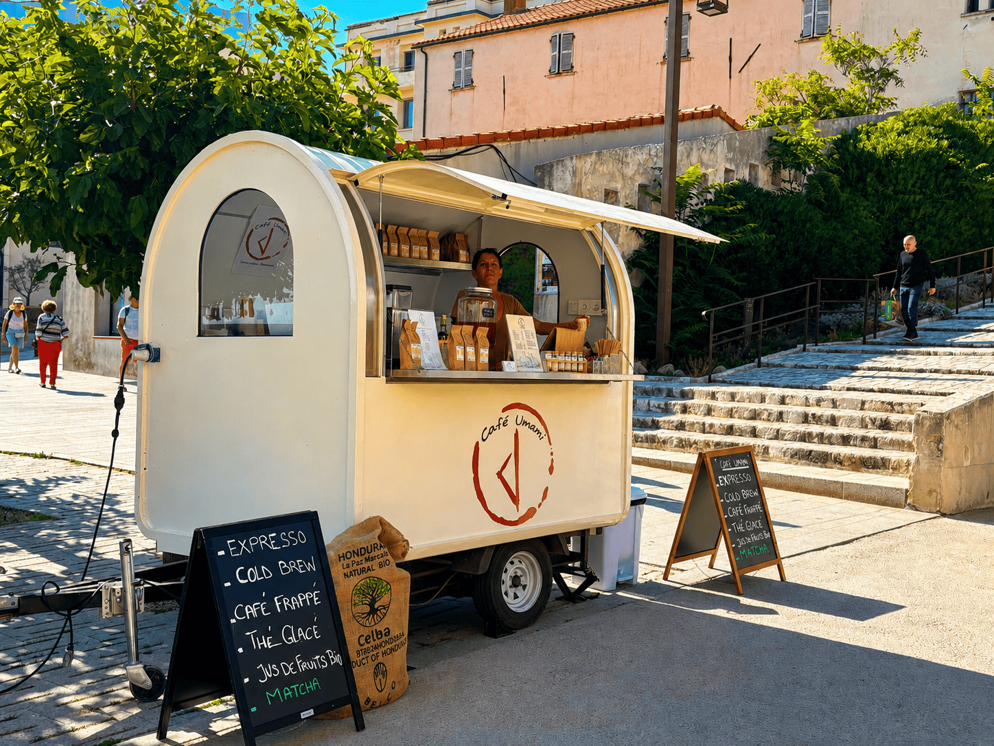 coffee truck au marché de bonifacio