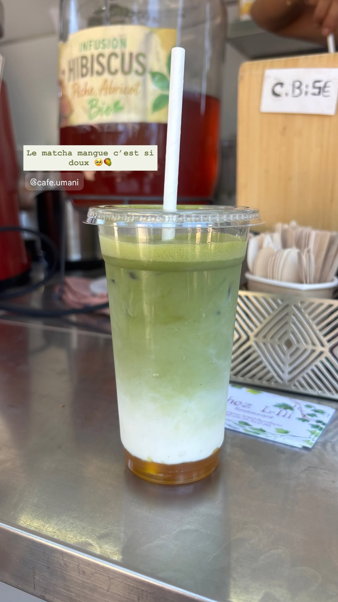 Matcha latté Glacé purée de Mangue préparé par le café umani